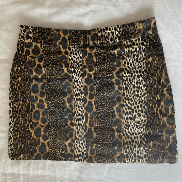 MOTEL animal print denim mini skirt - Picture 2 of 4